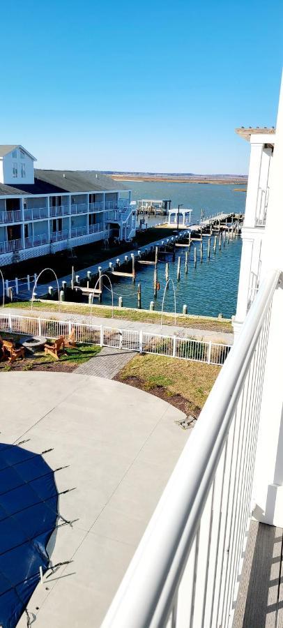 Deluxe Queen Room with Two Queen Beds and Bay View - Non-Smoking