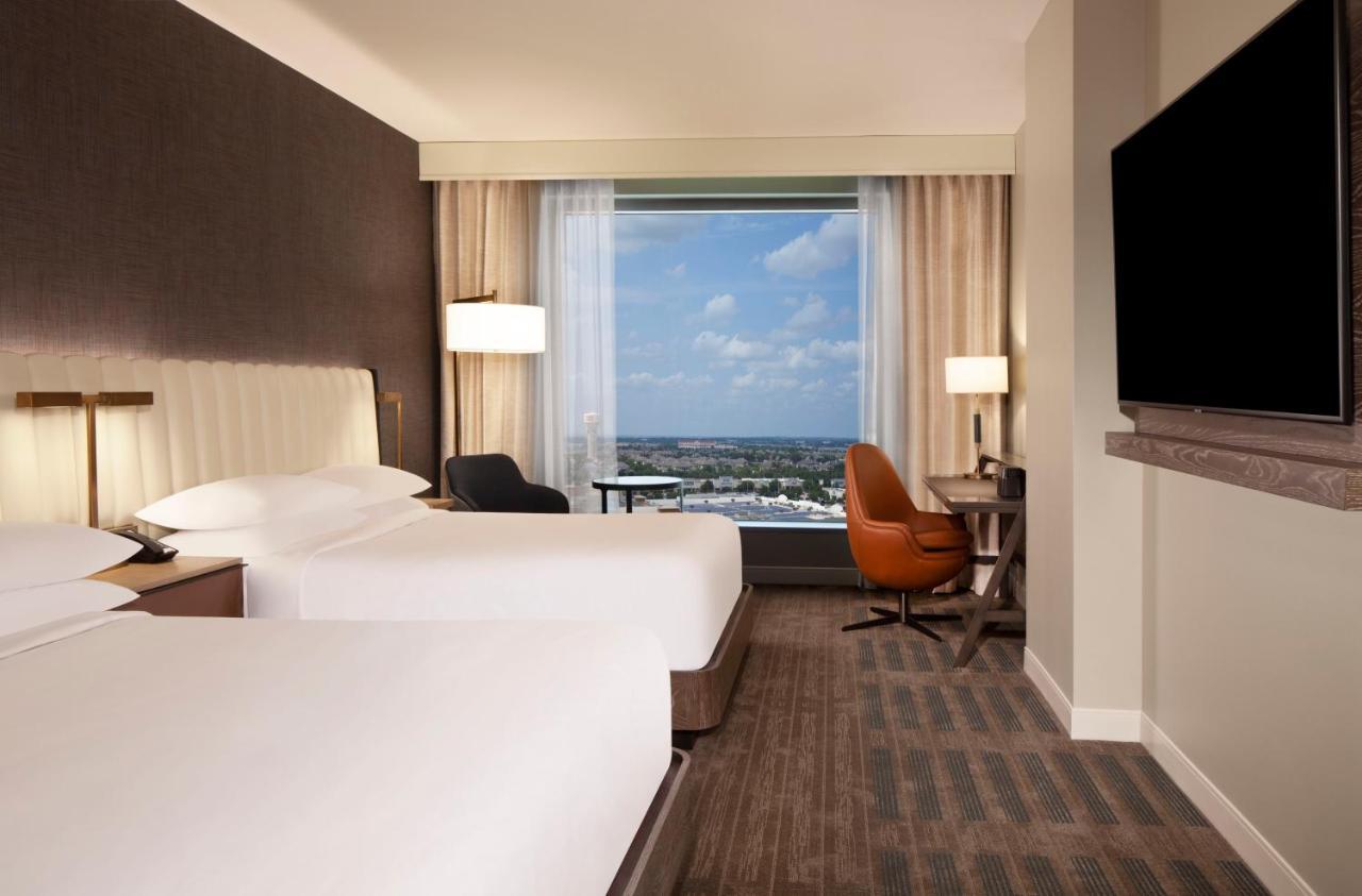 Queen Room with Two Queen Beds and Roll-In Shower - Disability Access