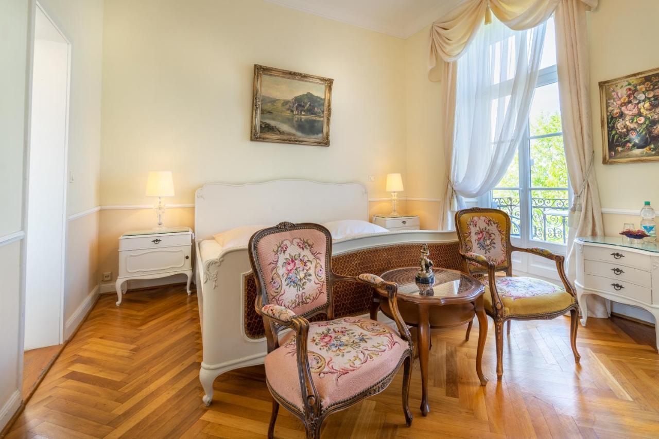 Doppelzimmer mit Balkon und Flussblick