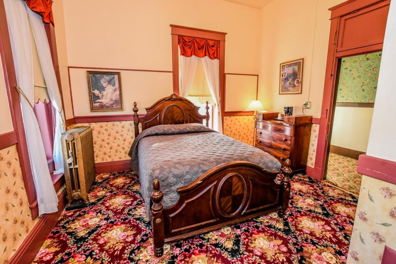 Queen Room