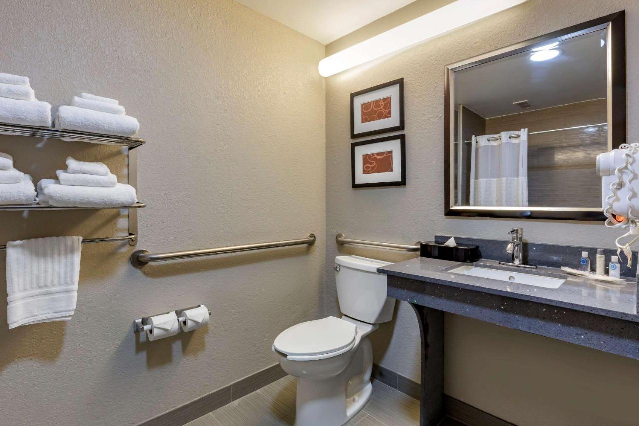 King Suite with Accessible Tub - Accessible/Non-Smoking
