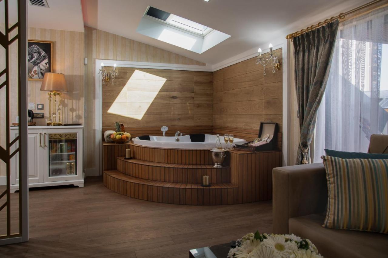 Jacuzzi Suite