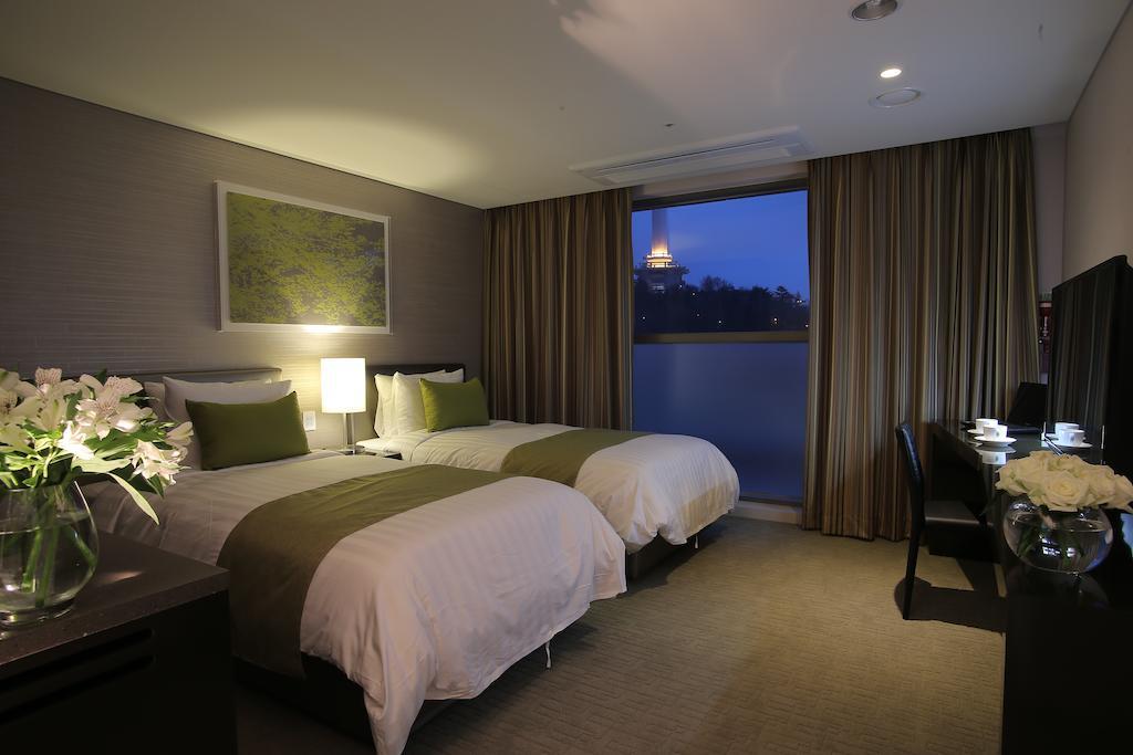 Deluxe Family Room