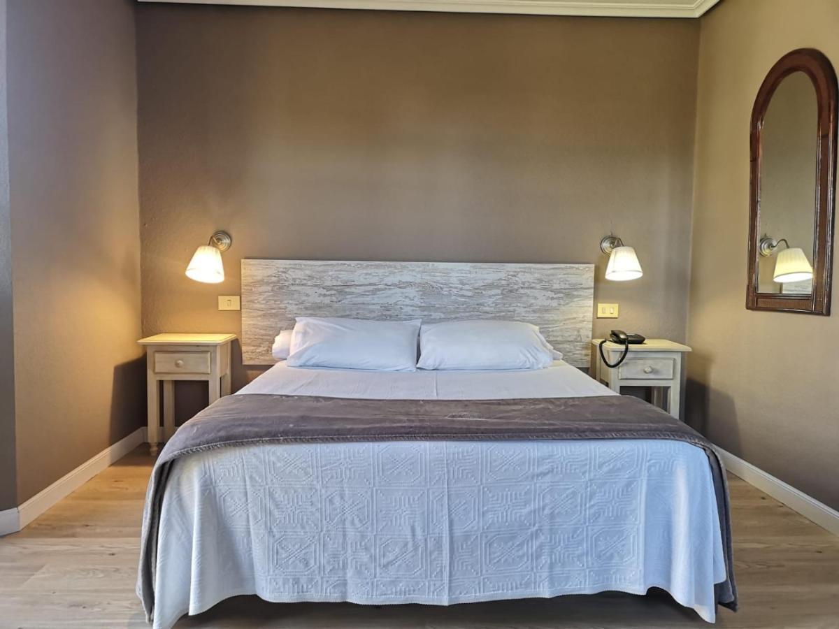 Double or Twin Room,1099846185:JPEG