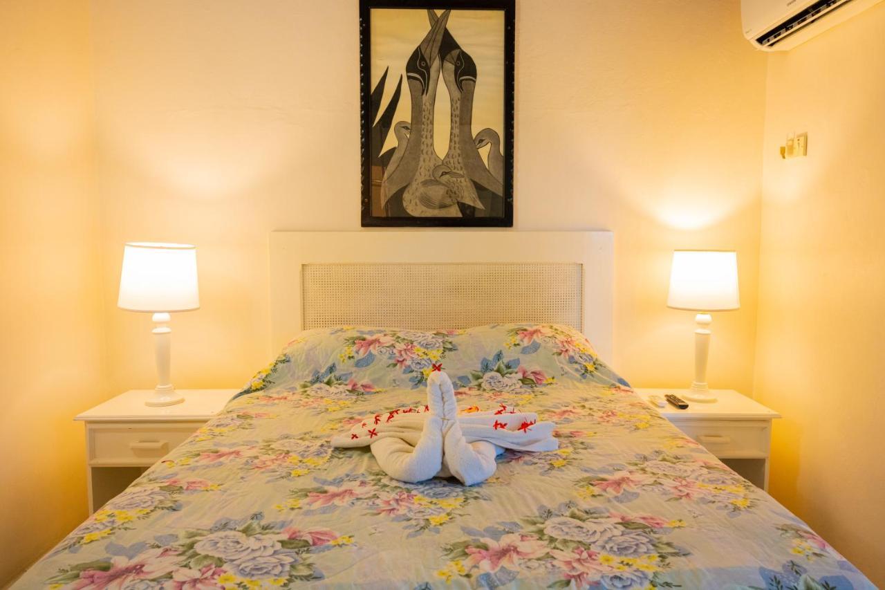 Zimmer mit Queensize-Bett und Balkon