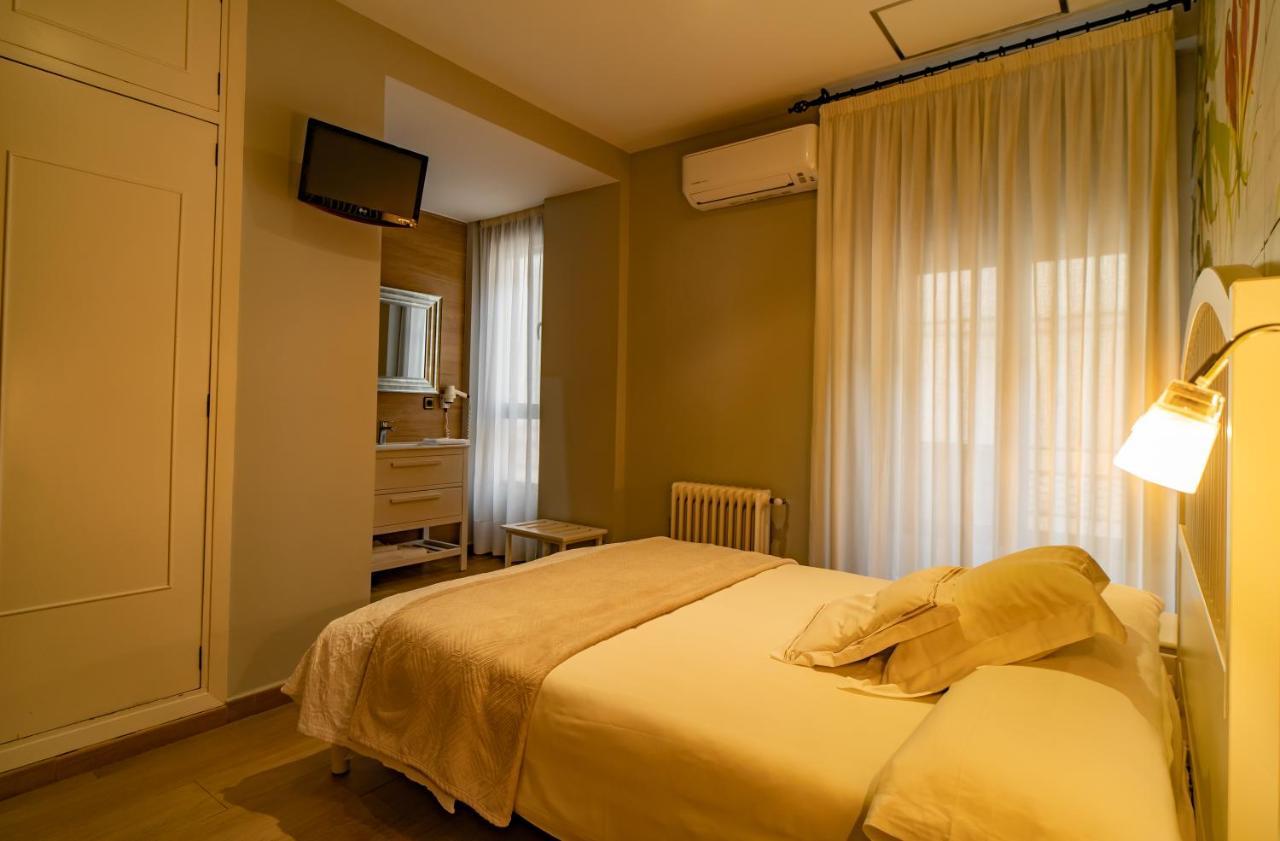 Single Room,1085316274:JPEG