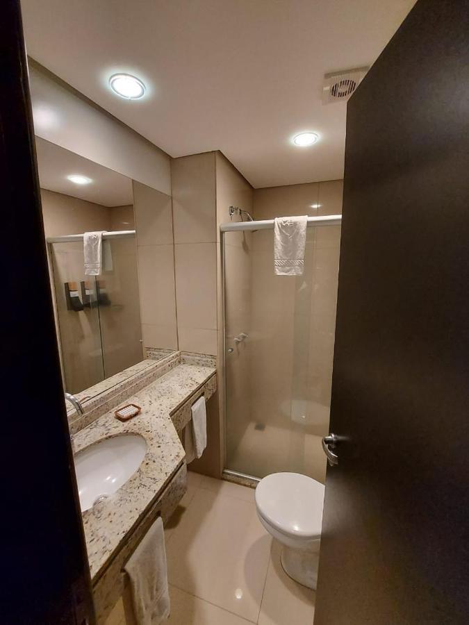 Quarto Econômico com 2 Camas de Solteiro