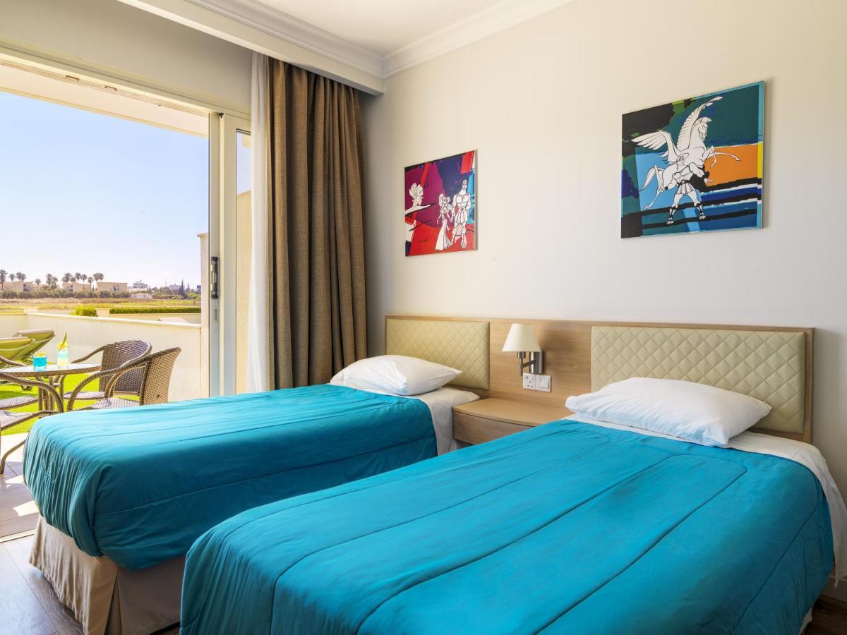 Family Junior Suite with Private Garden, Inland View