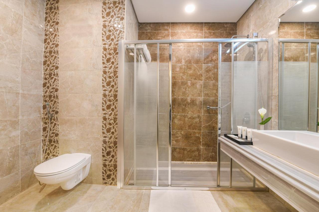 Chambre Lits Jumeaux de Luxe avec Vue sur la Piscine