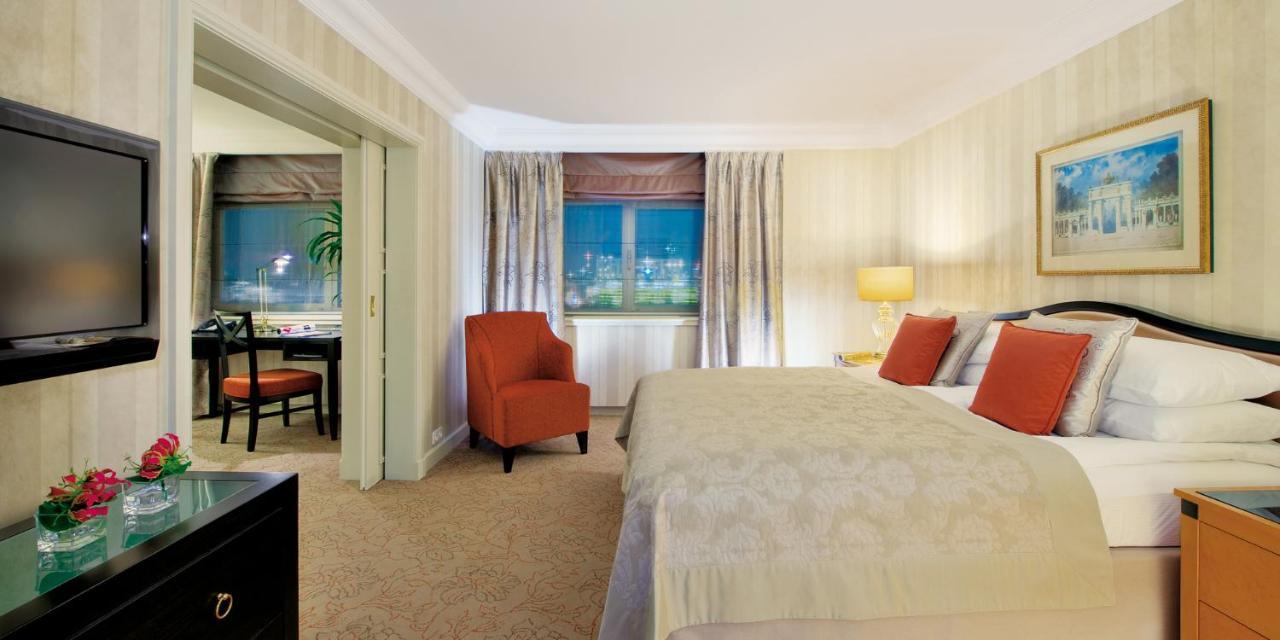 One Bedroom Suite with King Bed and Park View
