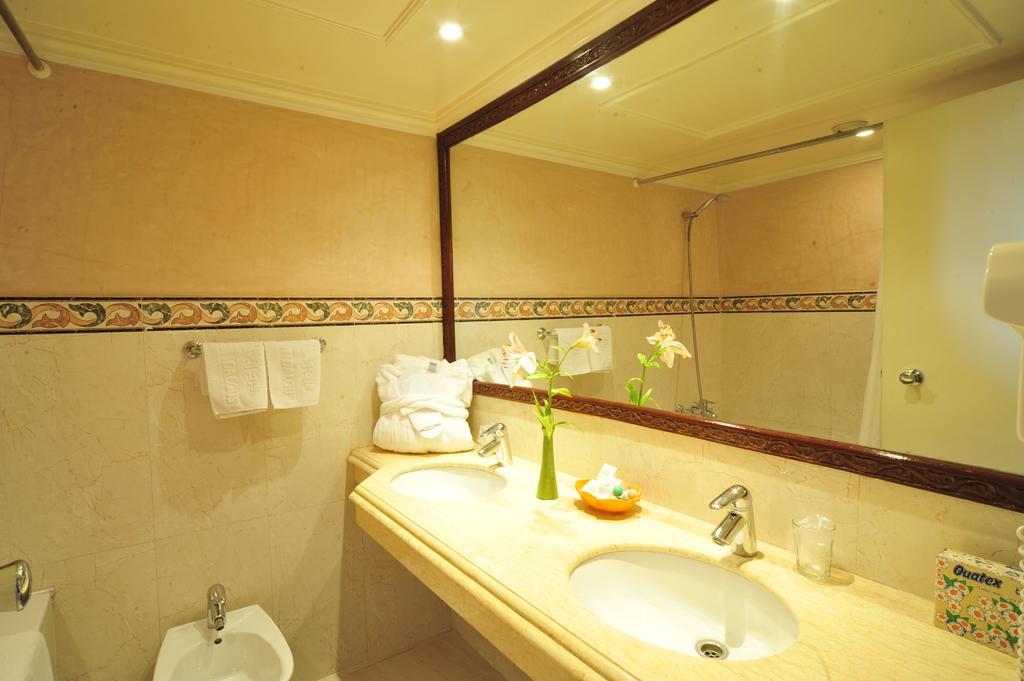 Habitación Doble con vistas a la piscina