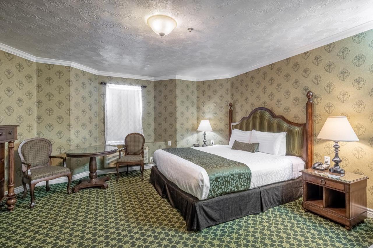 Deluxe King Room - Accessible - No pets