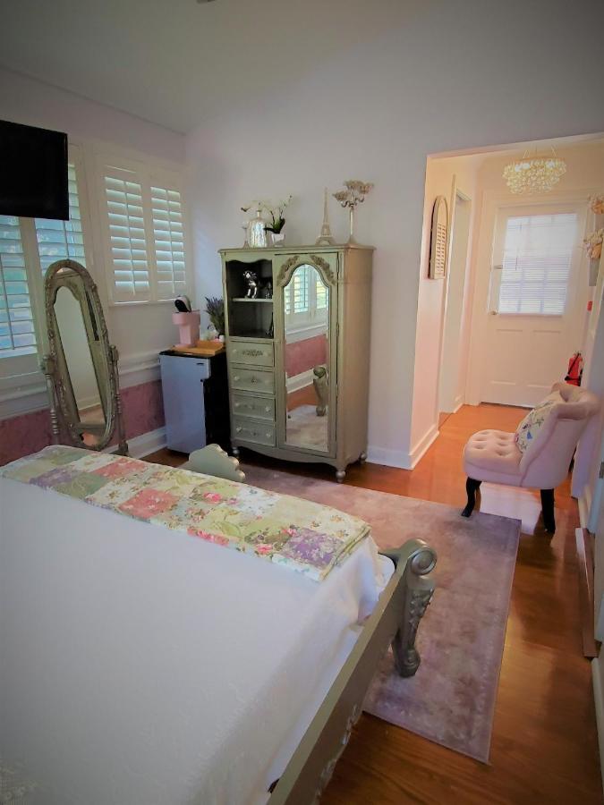 Petite Chambre Lit Queen-Size