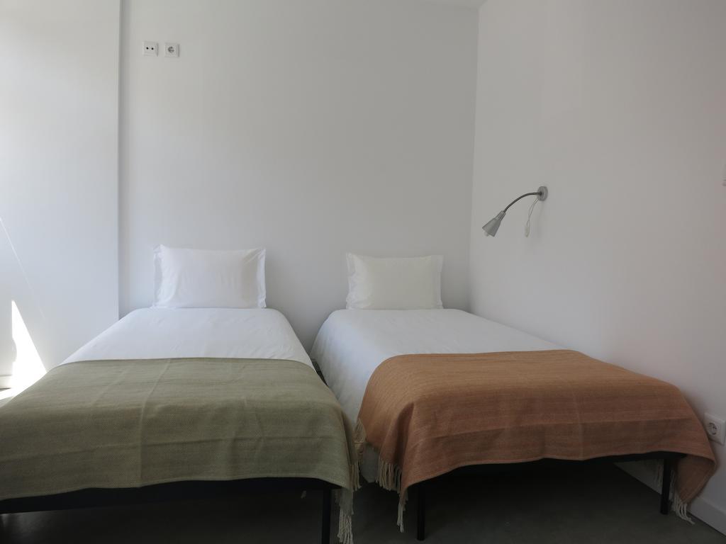 Dreibettzimmer mit Dusche