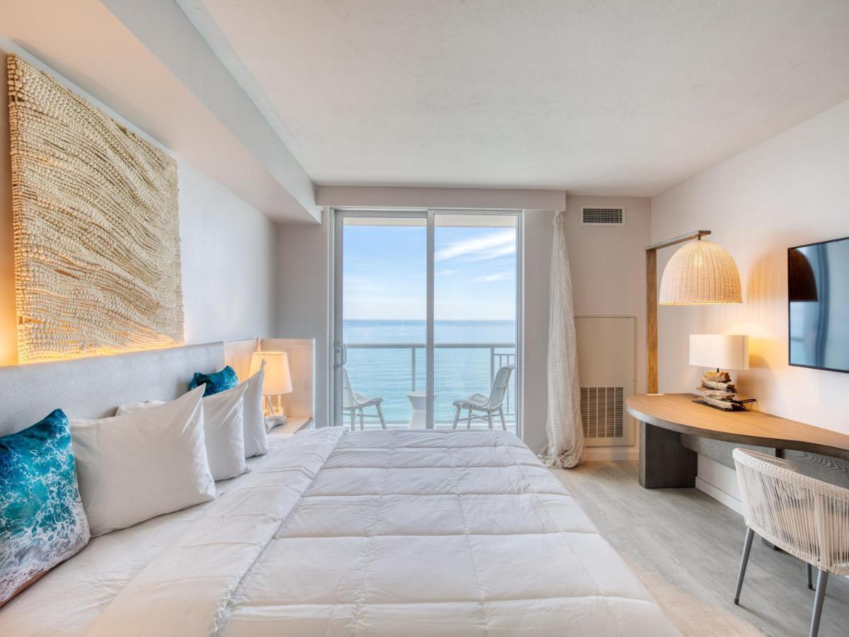 Zimmer mit 1 Kingsize-Bett und Meerblick