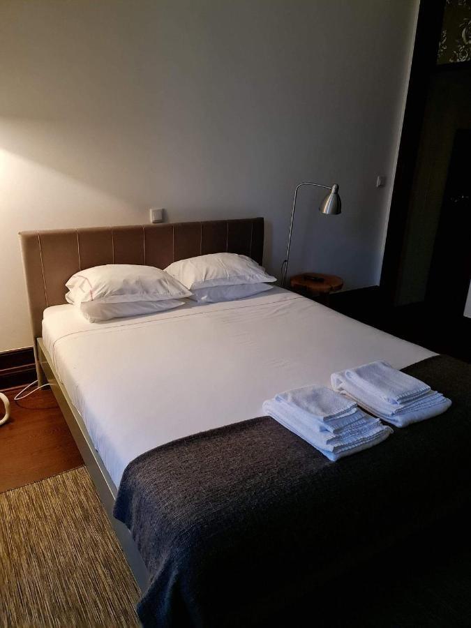 Standard Suite,1109037828:JPEG