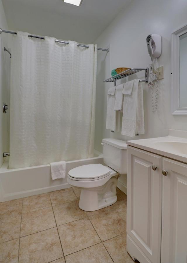 King Room with Bathtub