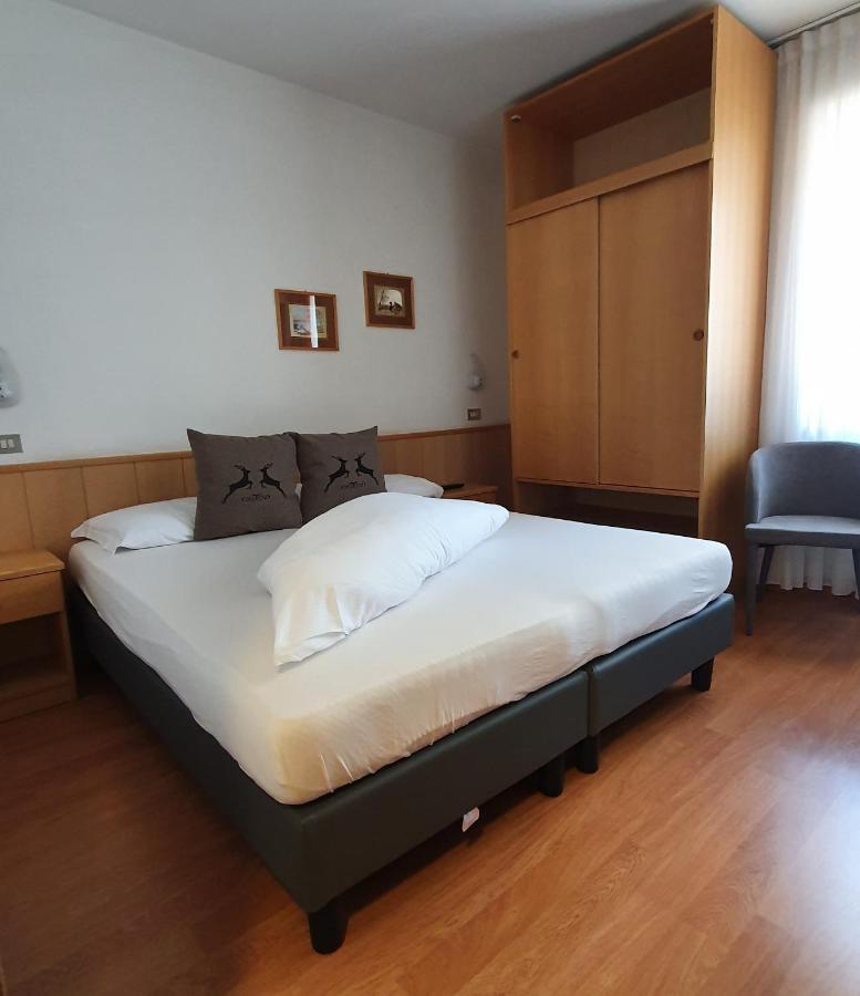 Camera Matrimoniale/Doppia con Letti Singoli