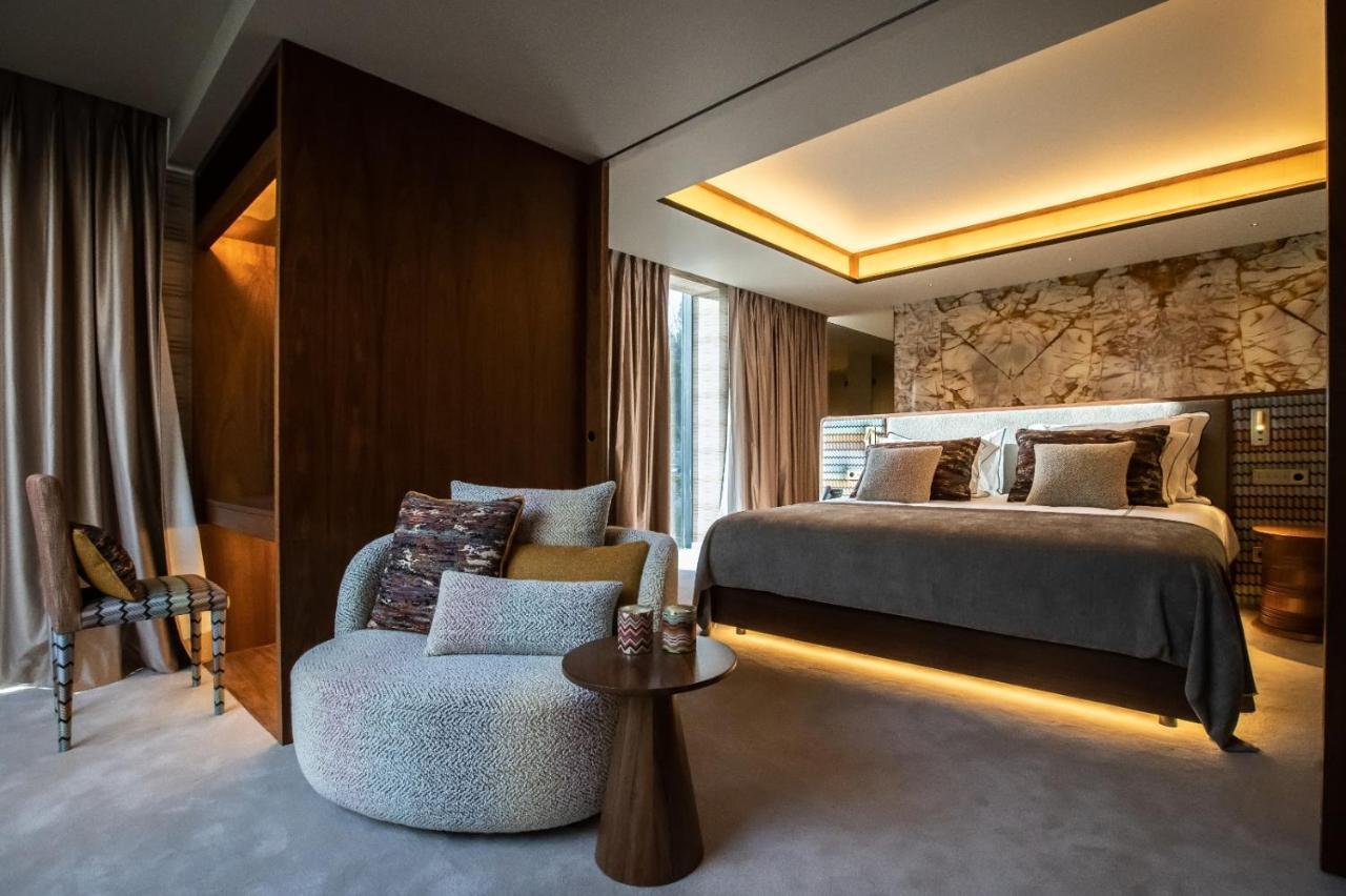 Signature Suite