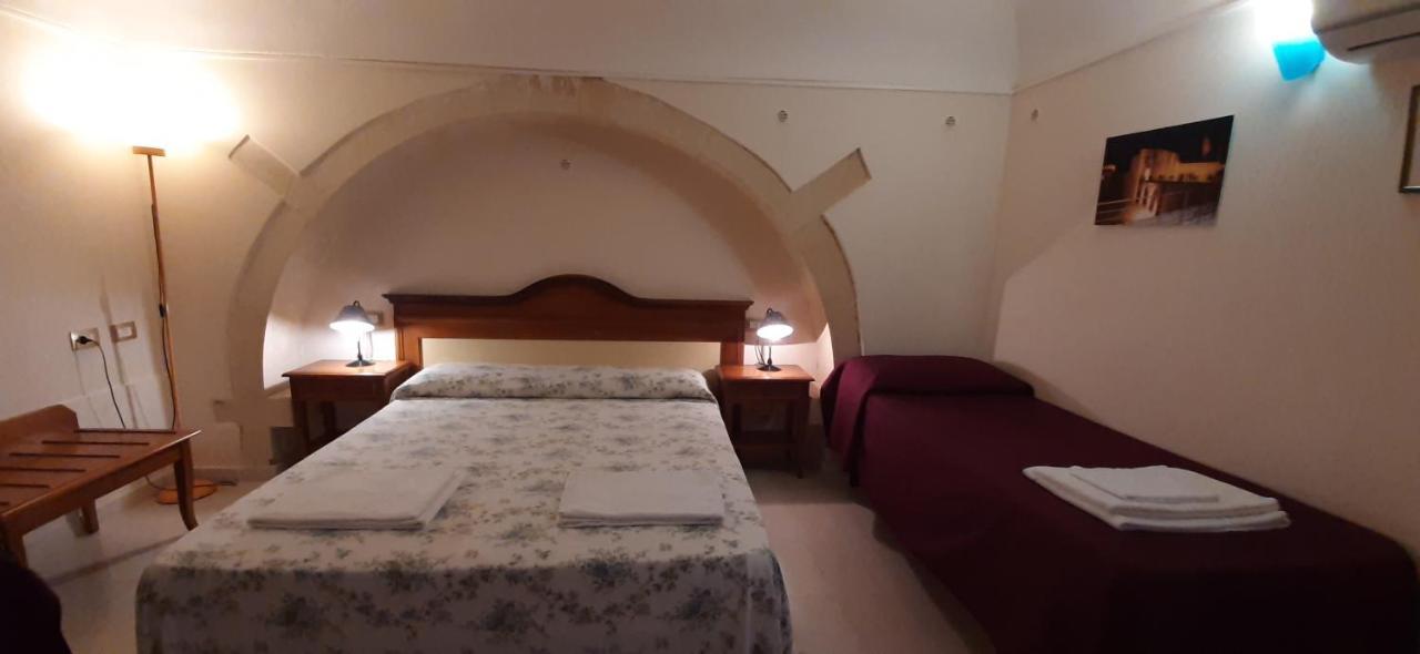 Camera Quadrupla Economy