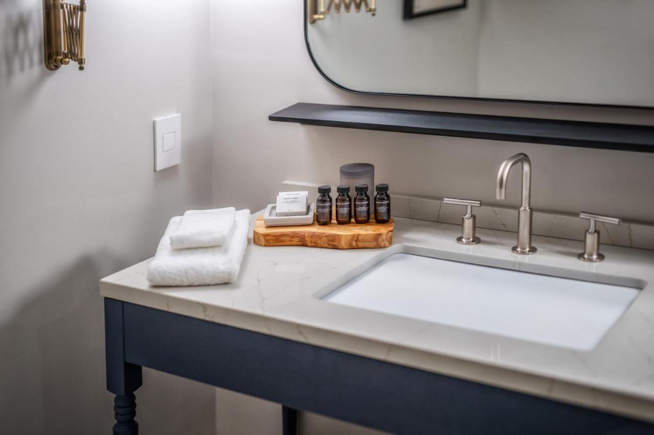 Jasper Studio Suite - One King Bed