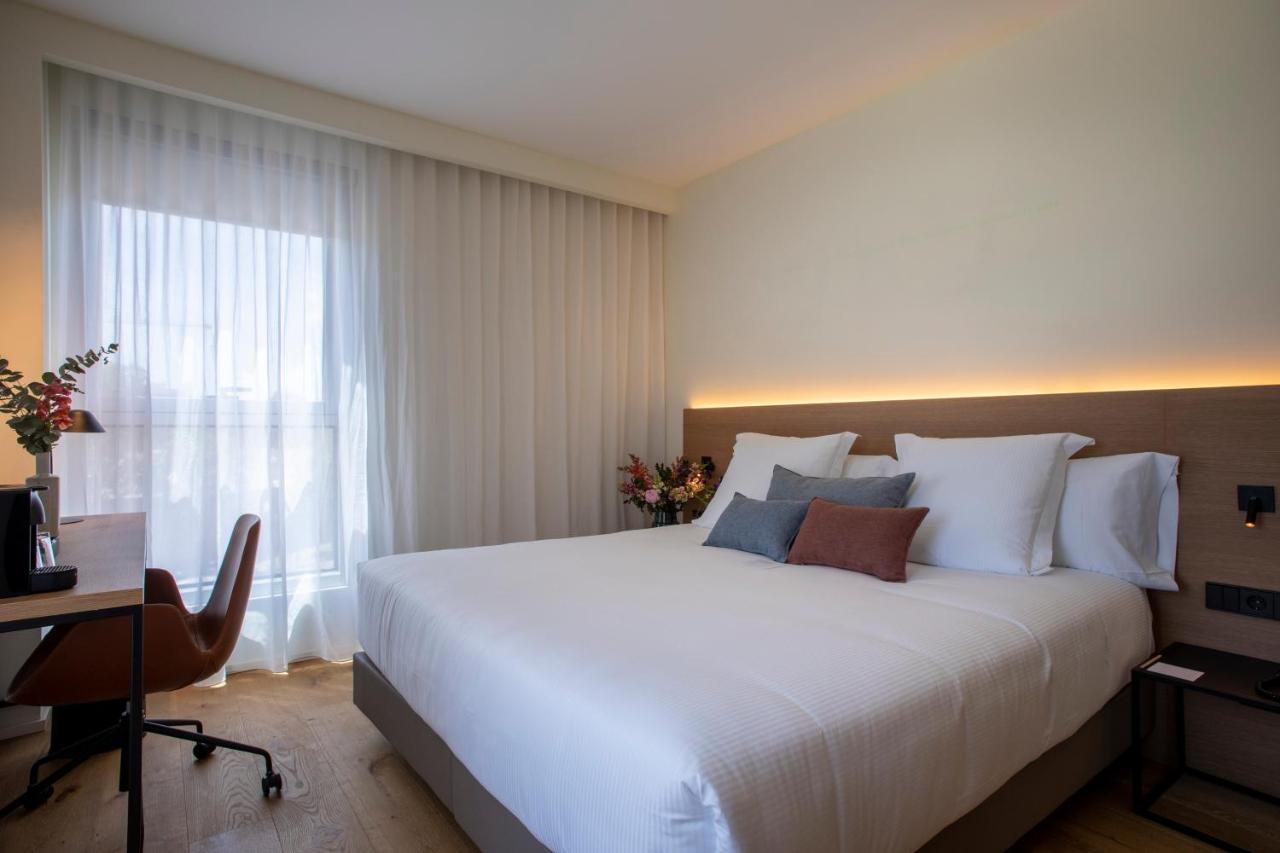 Chambre Lit King-Size Exécutive avec Vue sur la Piscine