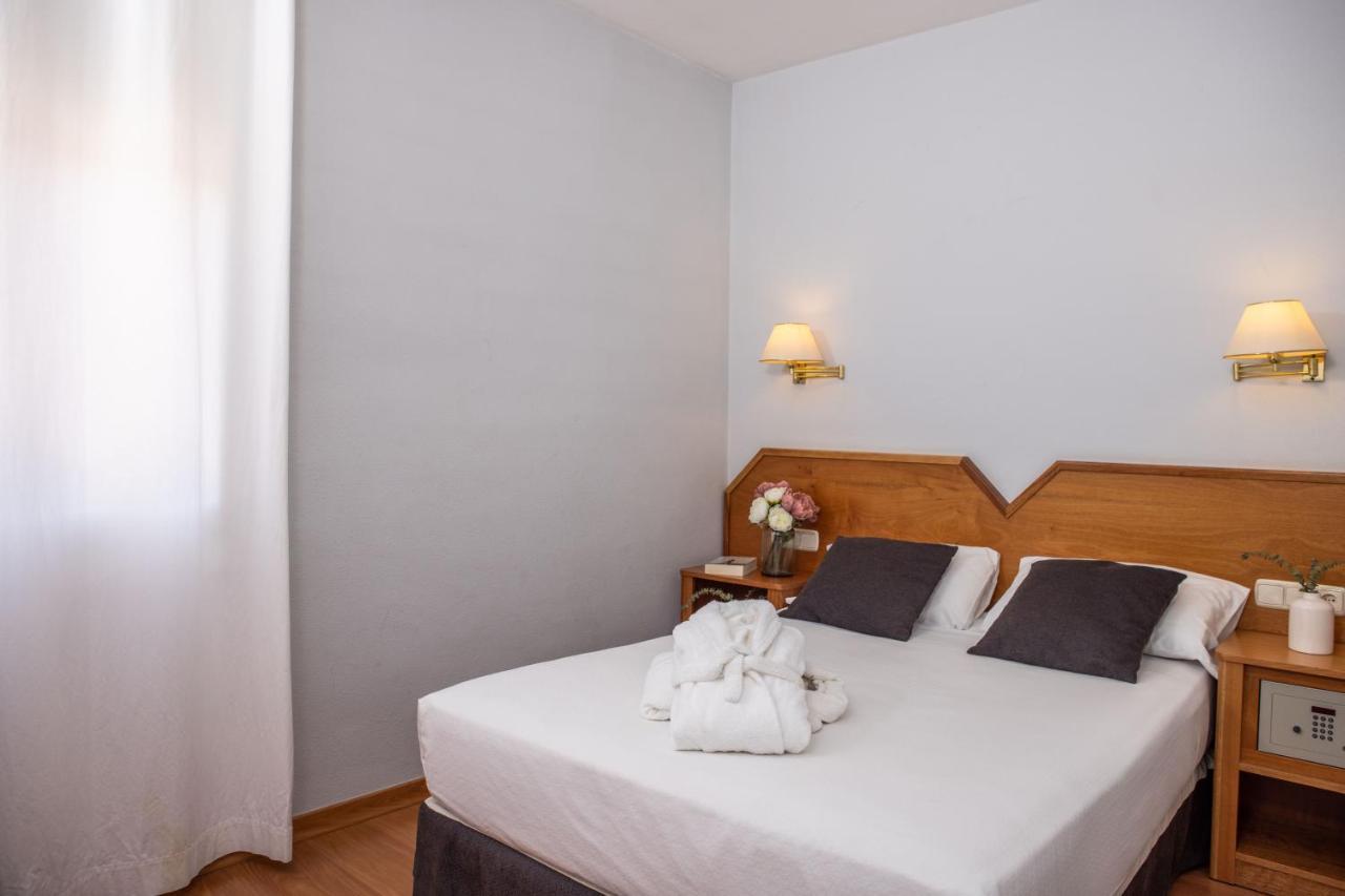 Standard Double Room,1742794775:JPEG