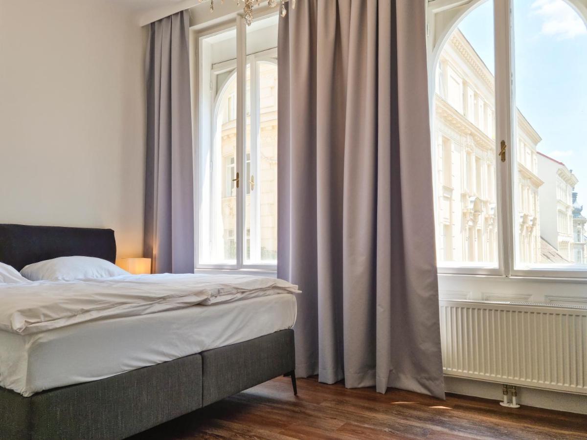 Compact Double Room with Street View