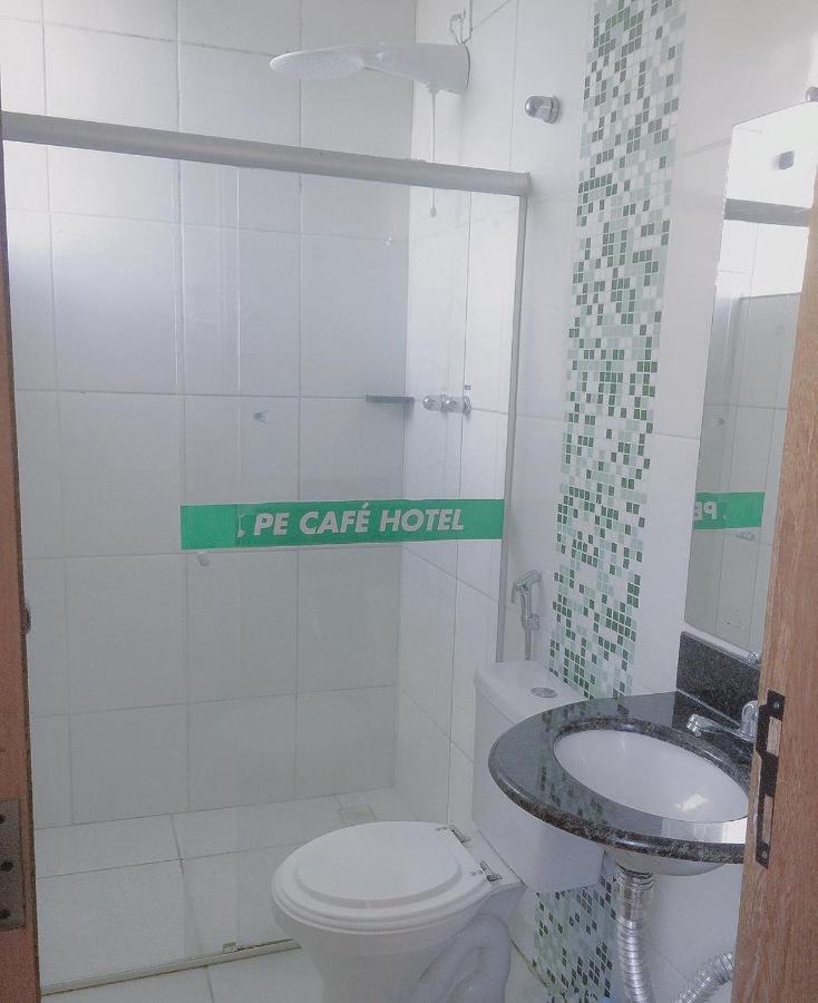 Quarto Grande com 2 Camas de Solteiro