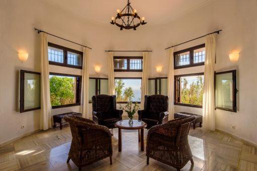 Superior Suite,1119456408:JPEG