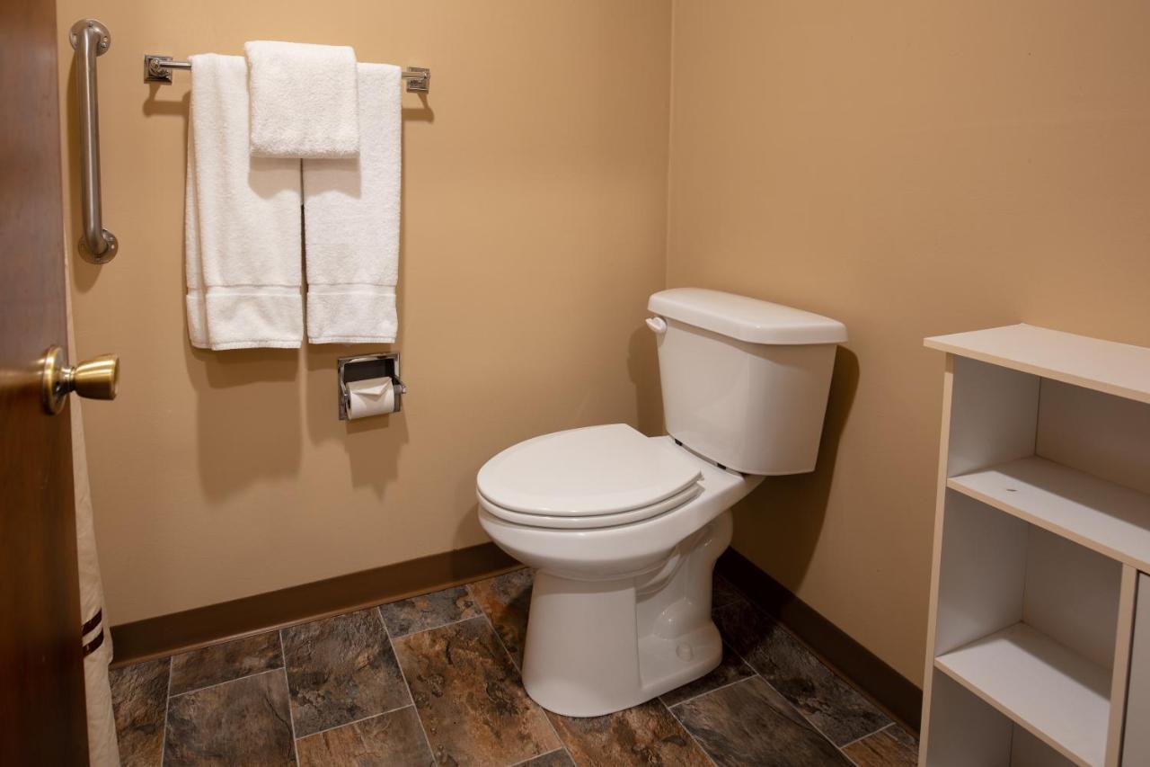 Dog Friendly Double Queen with River View