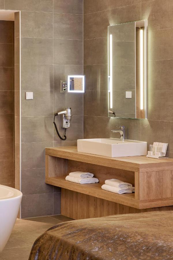 Superior Tweepersoonskamer met Open Badkamer