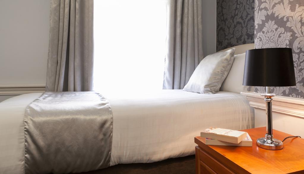 Quarto com 2 Camas de Solteiro