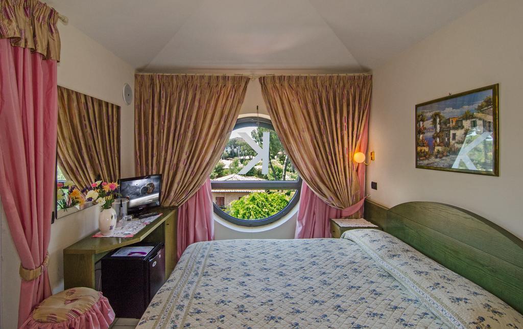 Budget Double or Twin Room,724311856:JPEG