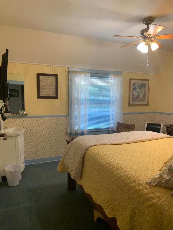 Queen Room with Shared Bathroom