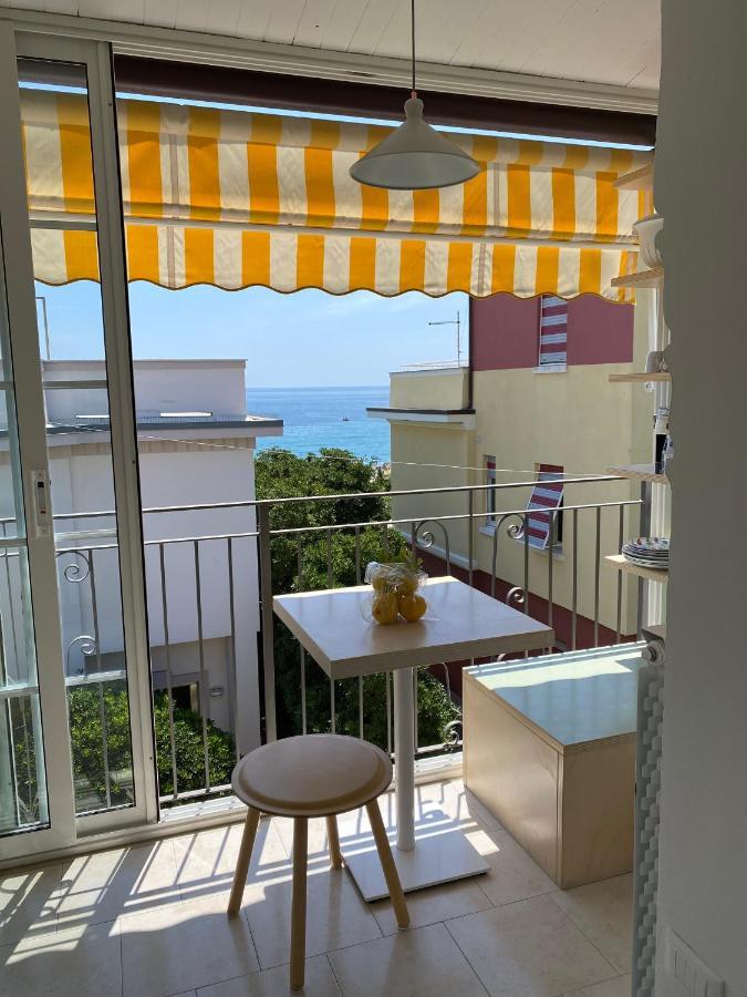 Studio with Sea View,1125317091:JPEG