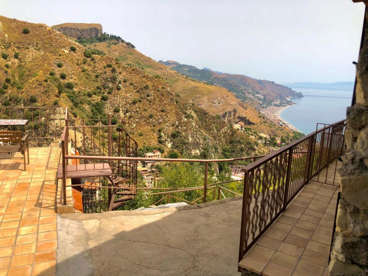 Doppelzimmer mit Balkon und Meerblick