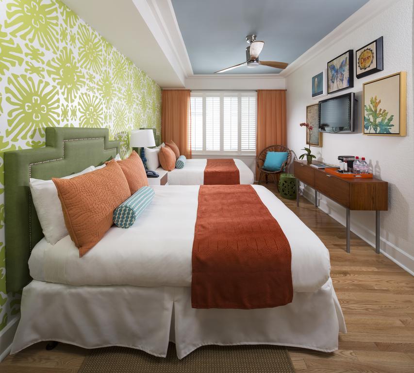 Quarto Duplo Standard com 2 Camas de Casal