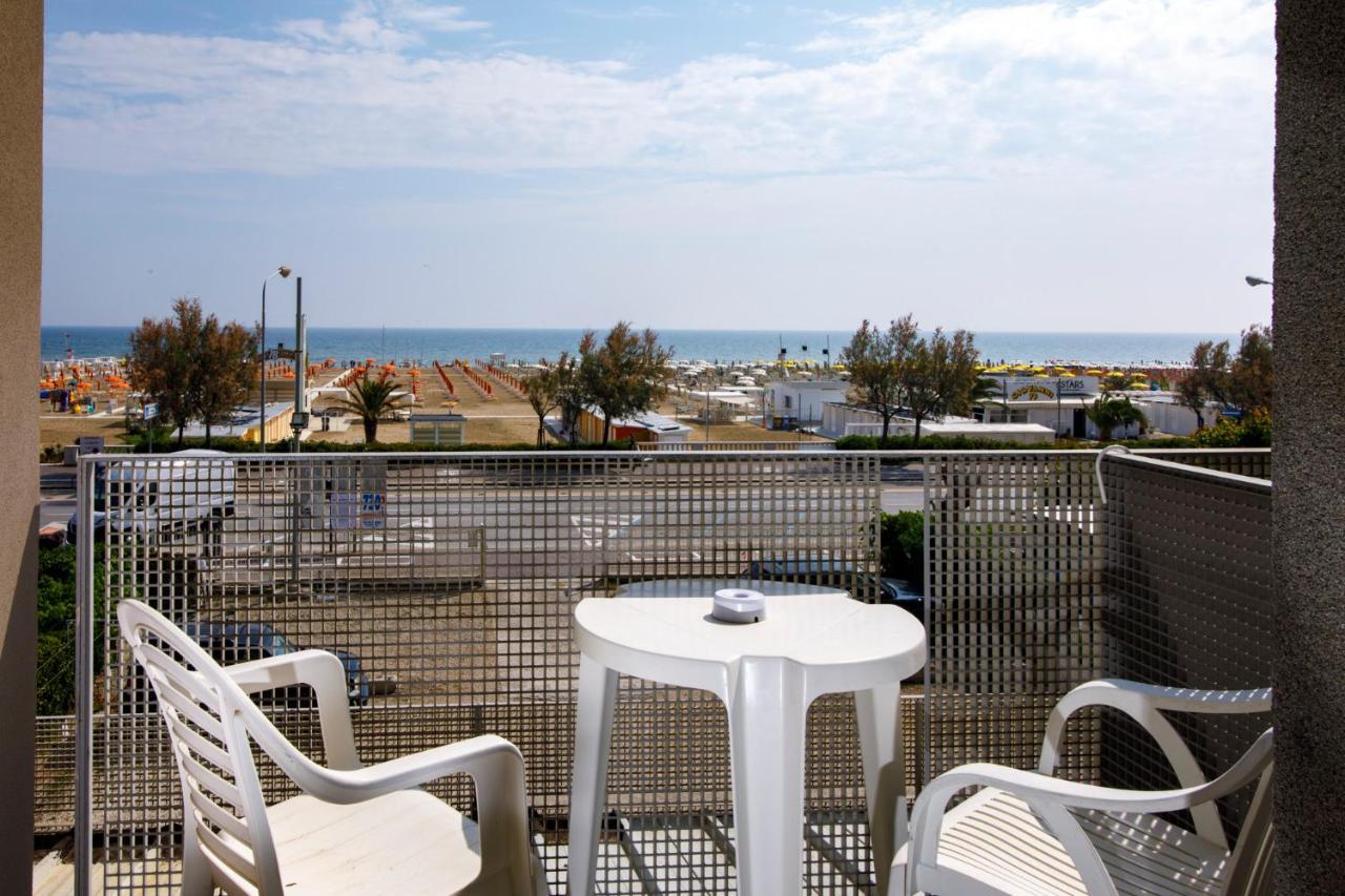 Doppelzimmer mit Balkon und Meerblick