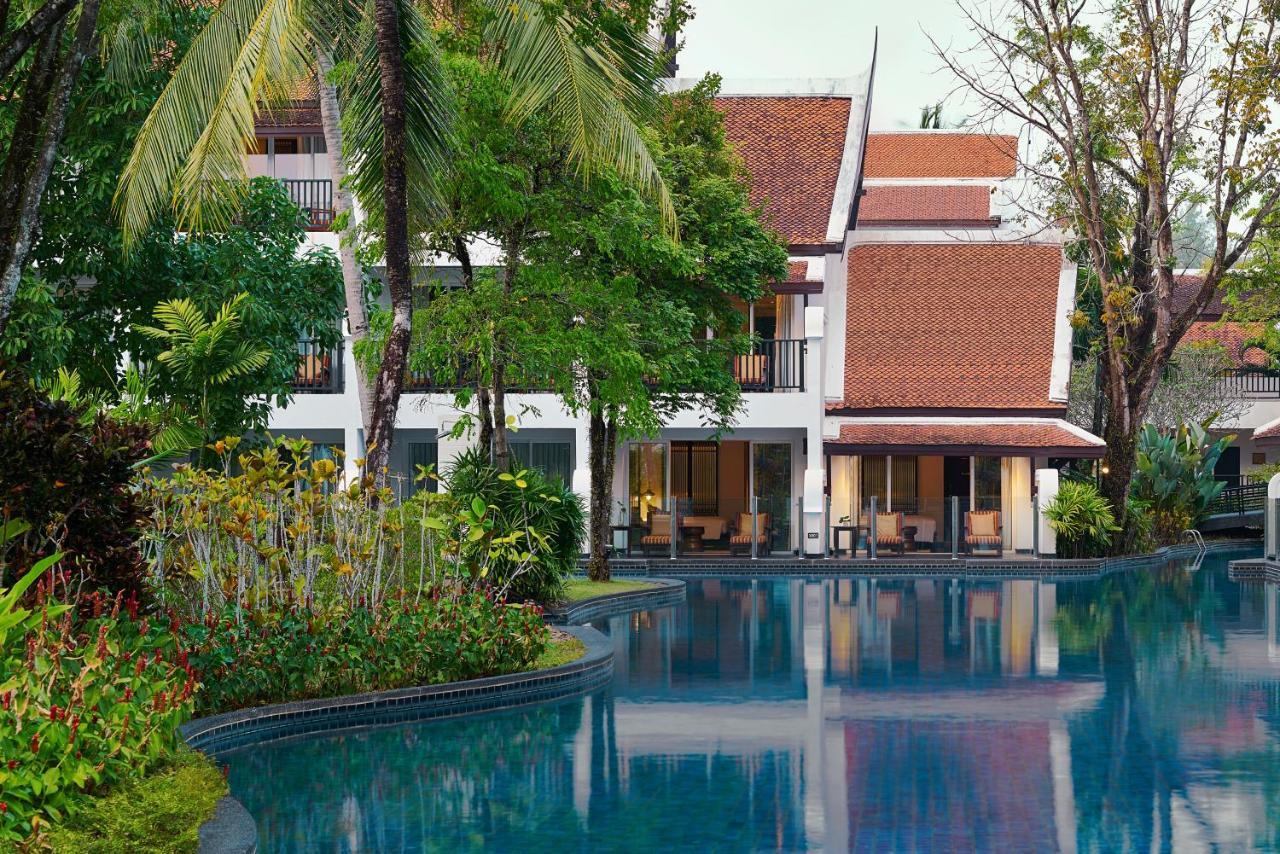 Deluxe King Room with Sofa Bed and Pool View