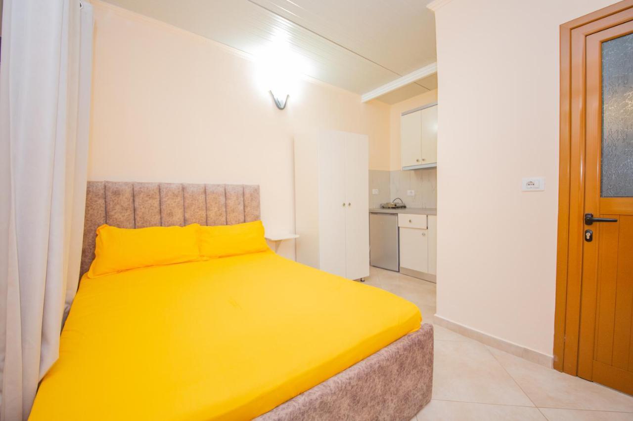 Monolocale Triplo Budget con Vista Mare Laterale