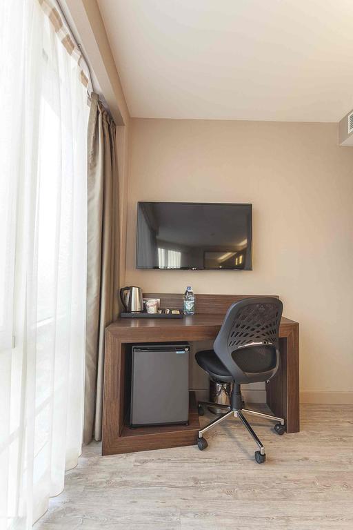 Business Corner Room with Seaview