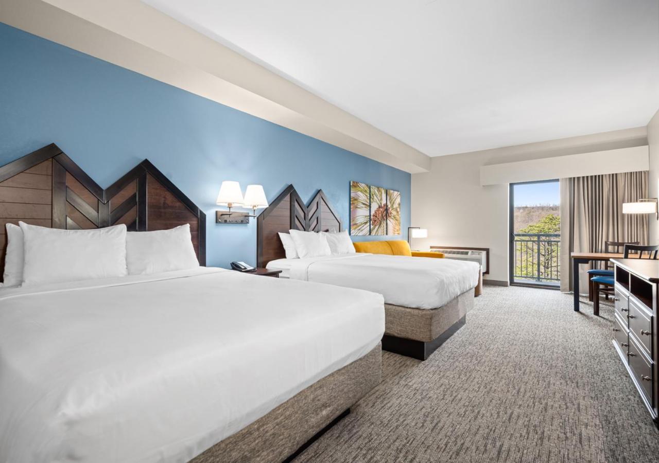 Double Queen Suite Balcony or Patio