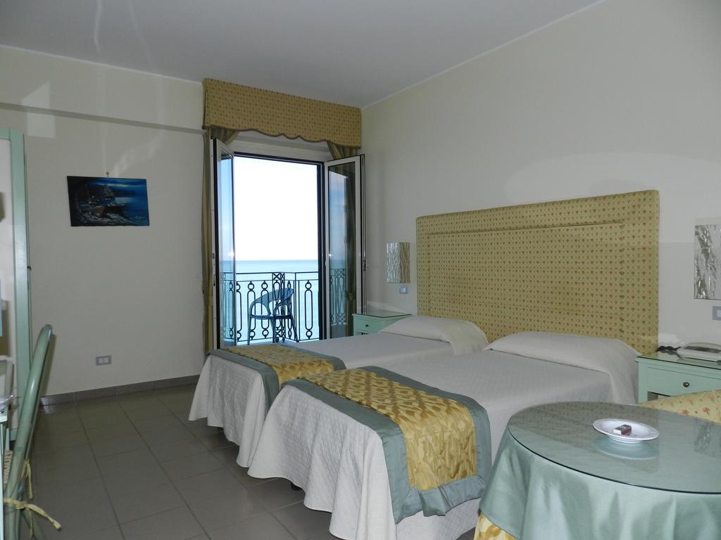 Camera Doppia con Letti Singoli con Vista Mare