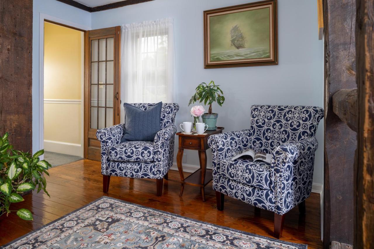 Standard Queen Room