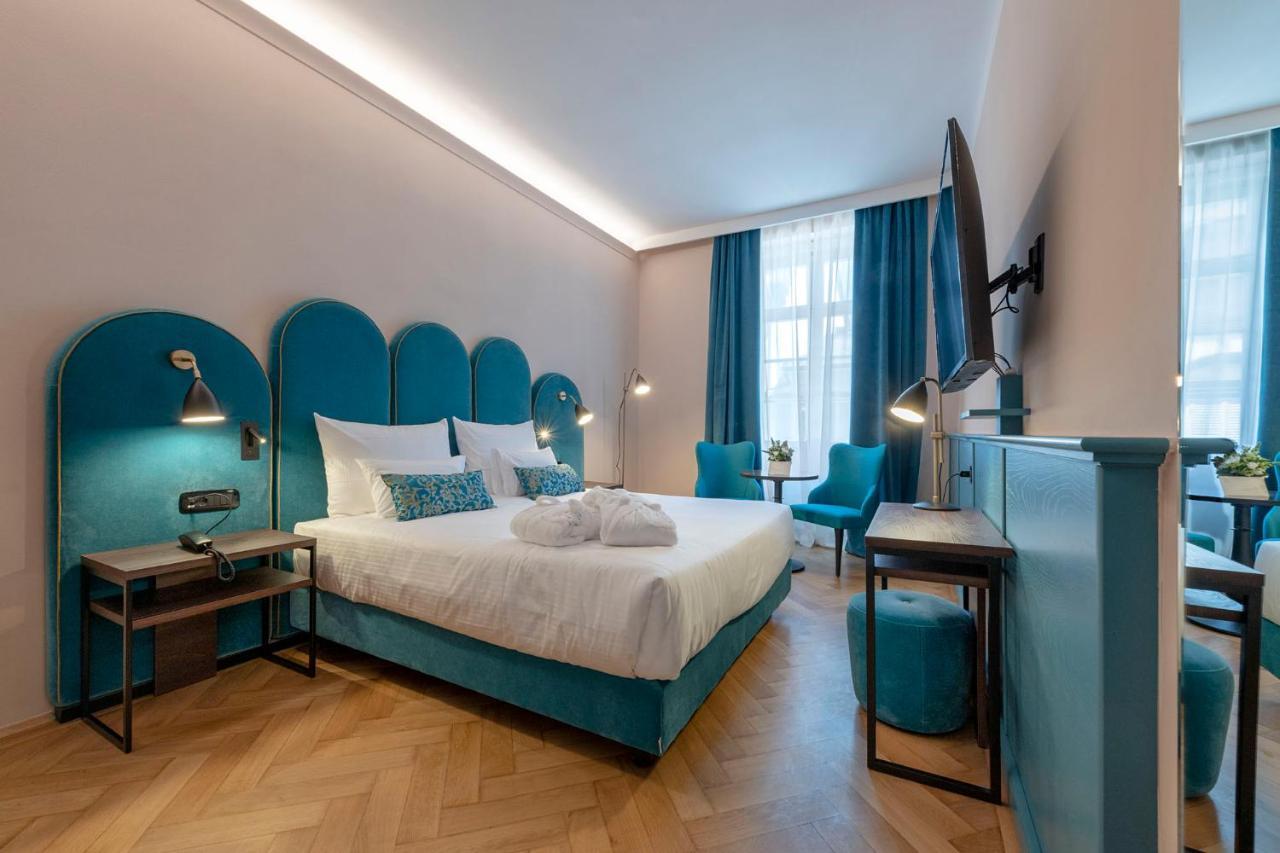 Doppel- oder Zweibettzimmer