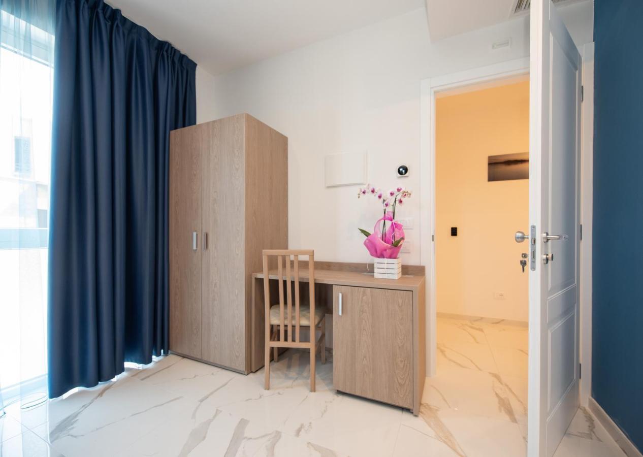 Camera Matrimoniale/Doppia con Letti Singoli con Bagno Privato