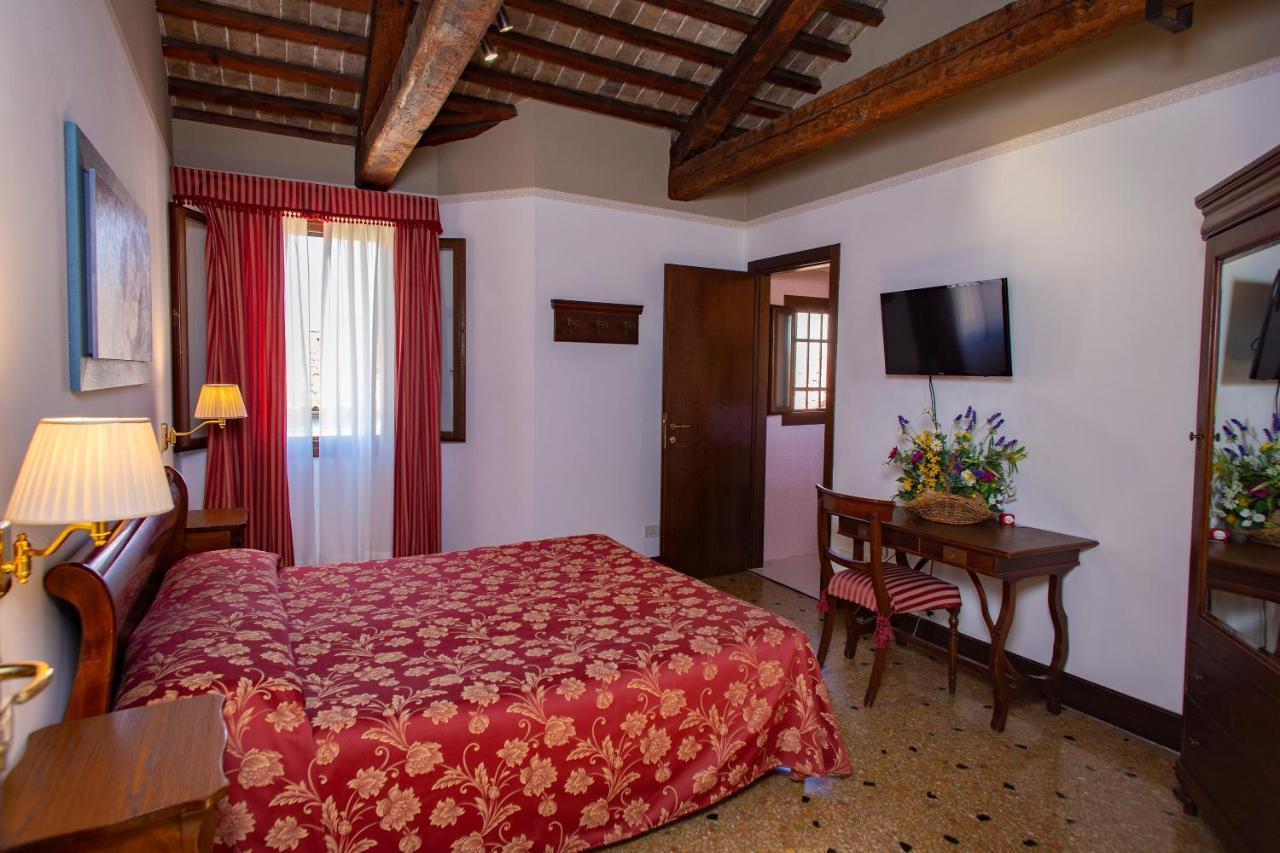 Quarto Superior com Cama de Casal ou 2 de Solteiro