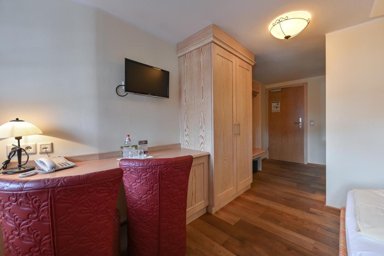 Standard Doppelzimmer mit Straßenblick