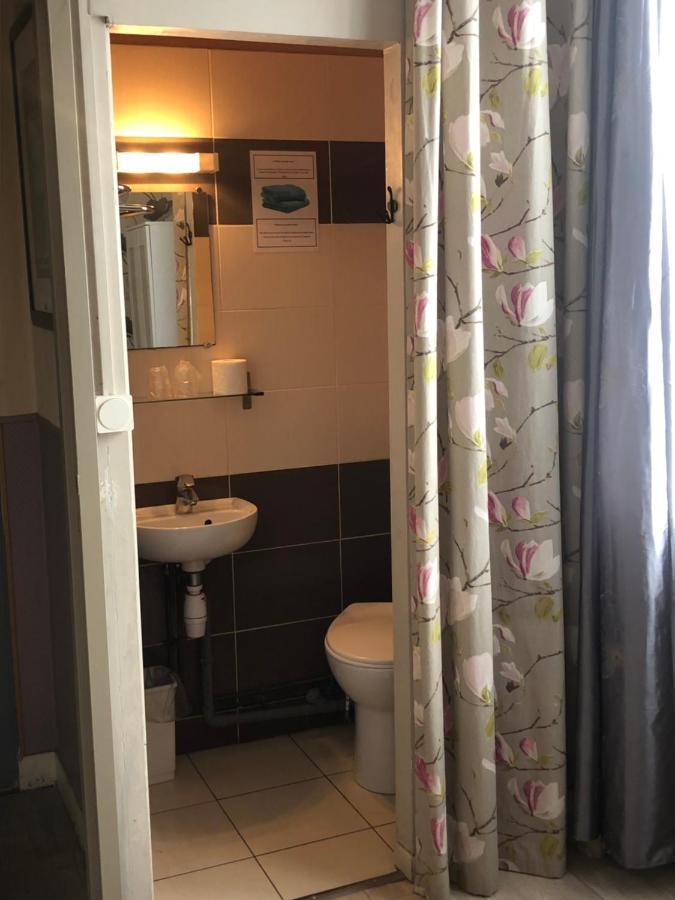 Chambre Simple avec Salle de Bains Commune